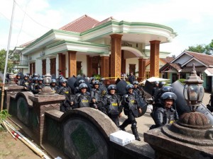 Begini Suasana Penangkapan Pimpinan Padepokan Dimas Kanjeng Taat Pribadi 2