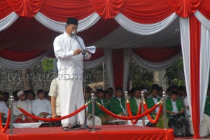 Bupati Irsyad bacakan maklumat santri