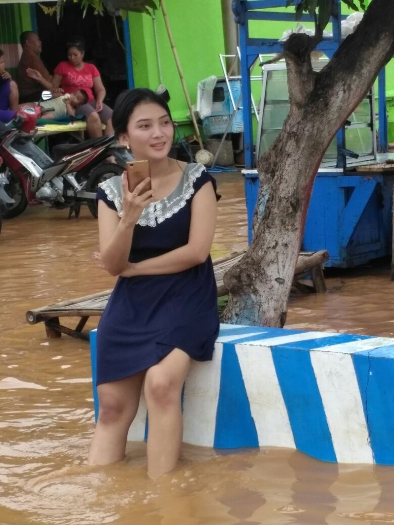 Wanita Cantik Korban Banjir Kedawung Jadi Viral WartaBromo