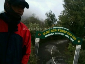 Gerbang masuk menuju Gunung Bromo dari Tosari, Pasuruan. WARTABROMO/Gesang A Subagyo.