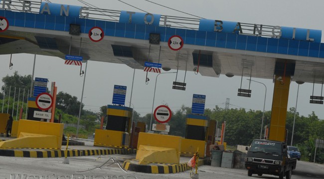 Exit to Gempol-Rembang di Bangil. (Foto: Gesang Arif Subagyo/wartabromo)