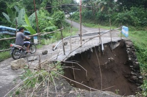 jembatan-ambrol-pasuruan