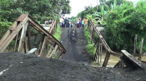 jembatan ambruk