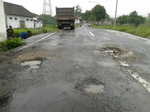 lubang jalan jalur tsi