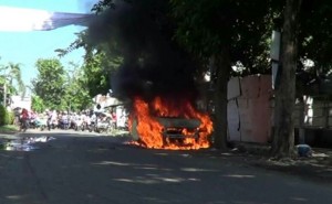 mobil terbakar kraksaan