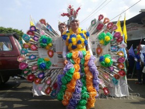 pawai busana daur ulang