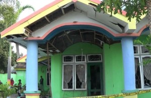 rumah mantan kades dibondet 1