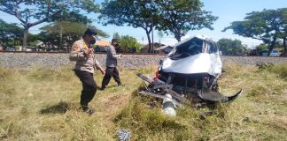 Avanza Ringsek Disasak Kereta di Kraton, Satu Orang Tewas