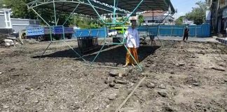 Rel Kereta Ditemukan di Depan Masjid Jamik saat Pemasangan Payung Madinah