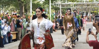 Ekonomi Bangkit, Puluhan Model Pamer Batik Probolinggo