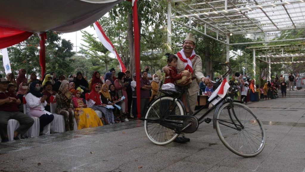 Ekonomi Bangkit, Puluhan Model Pamer Batik Probolinggo