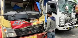 Tiga Truk Tabrakan di Beji, Sopir Sempat Terjepit