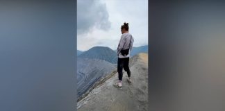 Viral Bule Kencing di Kawah Bromo, Warga Tengger Marah