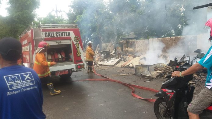 Warung Nasi Terbakar Usai Api Kompor Sambar Tumpahan Bensin