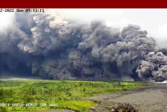 Status Gunung Semeru Naik ke Level IV, Awas!