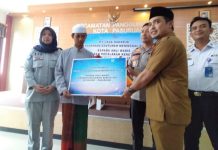 Kapolres Angkat Anak Satu-satunya Keluarga Selamat Kecelakaan Rejoso yang Tewaskan 5 Orang Kapolres Angkat Anak Satu-satunya Keluarga Selamat Kecelakaan Rejoso yang Tewaskan 5 Orang