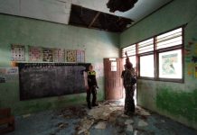Brak! Plafon Ruang Kelas TK di Kejayan Ambruk, Satu Siswa Terluka Brak! Plafon Ruang Kelas TK di Kejayan Ambruk, Satu Siswa Terluka