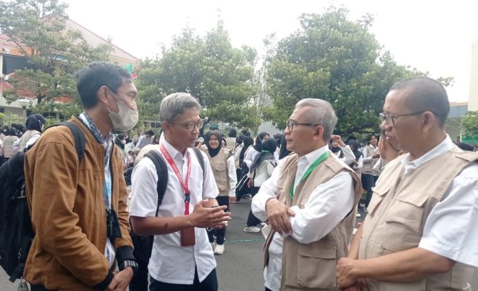 Gandeng CCEP di Peringatan 1 Abad NU, Unusa Surabaya Galang 1500 Relawan Bersih Sampah