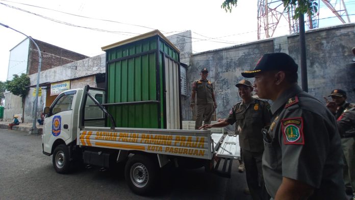 Gerobak Diangkut Satpol PP, PKL Alun-Alun Protes