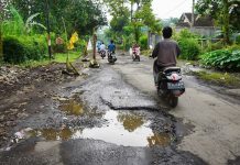 Sabar ya... Akhir Maret Pemkab Lumajang Mulai Perbaiki Jalan Rusak