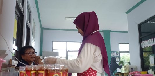 Sambal Teri Santri Probolinggo Tembus Pasar Nasional