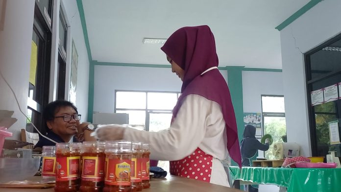 Sambal Teri Santri Probolinggo Tembus Pasar Nasional