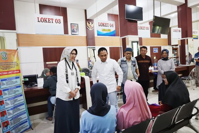 Dispenduk Lumajang Buka Selama Lebaran, Bisa Urus Dokumen Sambil Mudik