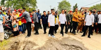 Jokowi Minta Warga Laporkan Jalan Rusak di Daerahnya, Warganet: Pasuruan Siap-siap!