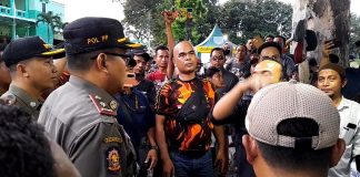 Tertibkan PKL dan Parkir Liar, Kasatpol PP Ditantang Carok