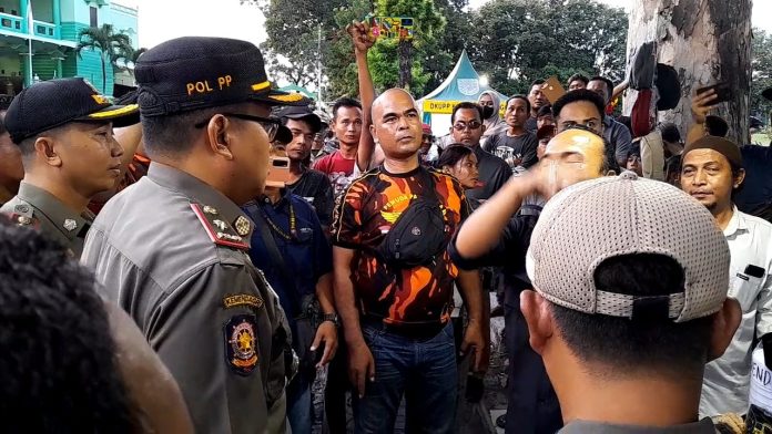 Tertibkan PKL dan Parkir Liar, Kasatpol PP Ditantang Carok