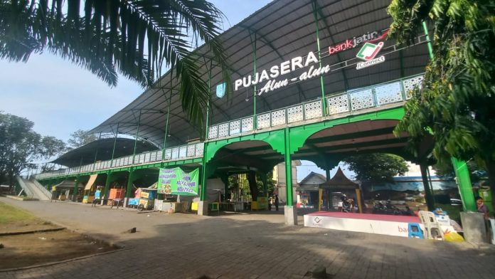 Ditertibkan Dari Bahu Jalan, PKL Alun-alun Kota Probolinggo Ngaku Sepi Pengunjung