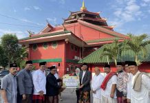 Masjid Cheng Hoo Pandaan Terima 1 Ekor Sapi 1 Domba dan 9 Kambing Etawa dari Pemkab Pasuruan