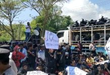 Warga Demo Pelaksana Proyek Tol Probowangi, Tuntut Pekerjakan Tenaga Lokal