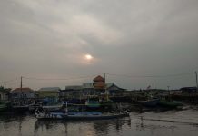 Jangan Ngaku Anak Senja, Kalau Belum Lihat Senja di Pelabuhan Kota Pasuruan