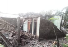 Rumah Warga di Kejayan Roboh Diterjang Angin Kencang