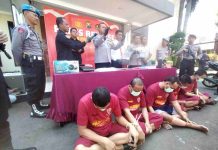 Pelaku Begal di SPBU Karangketug Dibekuk, Polisi Kembalikan Motor ke Pemilik