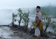 Jembatan Penghubung Diterjang Lahar Dingin, Ratusan Warga Mengungsi Jembatan Penghubung Diterjang Lahar Dingin, Ratusan Warga Mengungsi
