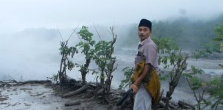 Jembatan Penghubung Diterjang Lahar Dingin, Ratusan Warga Mengungsi  