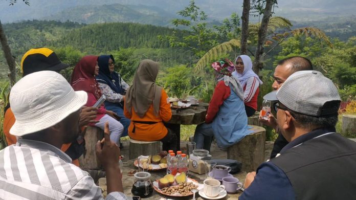 Panorama Gunung Argopuro Temani Keseruan Nikmati Pesona Alam Krucil