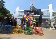 Aksi Para ‘Badut’ untuk Kritisi Usulan Pj Bupati Pasuruan