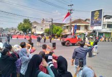 Detik Proklamasi, Satlantas Polres Pasuruan Ajak Pengguna Jalan Hormat Bendera Merah Putih di 4 Titik Persimpangan Ini