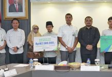 Menag Yaqut Serahkan Santunan BPJS Ketenagakerjaan Rp183 Juta kepada Petugas Haji yang Meninggal