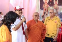 Sebar 2000 Sembako, Gus Ipul Ikut Bagikan Pada Warga Pasuruan