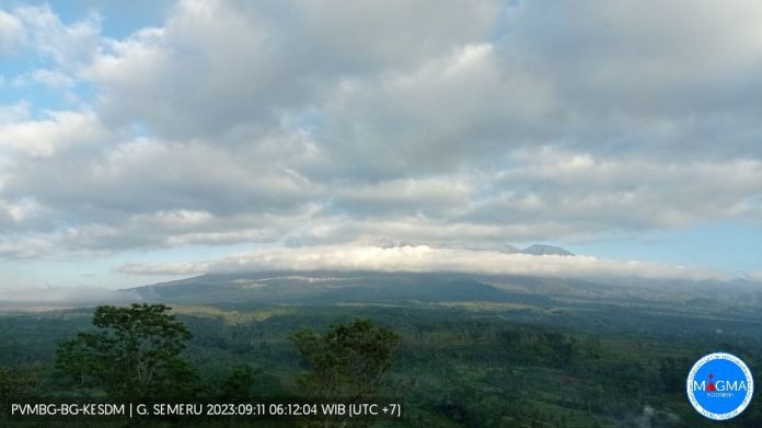 Semeru Luncurkan Dua Kali Awan Panas Guguran