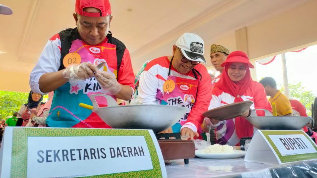 Bupati Timbul Bersaing Kreatif Dengan Kepala OPD Dalam Lomba Memasak Nasi Goreng