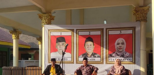 Sekeluarga Nyalon Kades di Gondangwetan