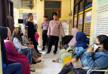 Emak-Emak Datangi Polres Pasuruan Kota, Lapor Jadi Korban Investasi Bodong