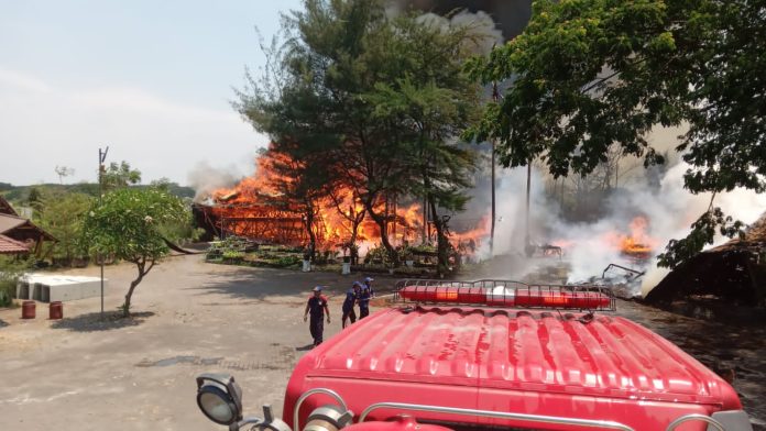 Omah Pring Bumdes Karangjati Terbakar