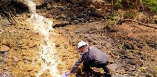 Tim Gakkum DLH Jatim Ambil Sampel Sungai Welang