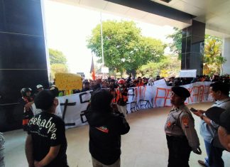 Sakeramania Lurug Kantor Dewan, Usulkan Persekabpas Dikelola Swasta